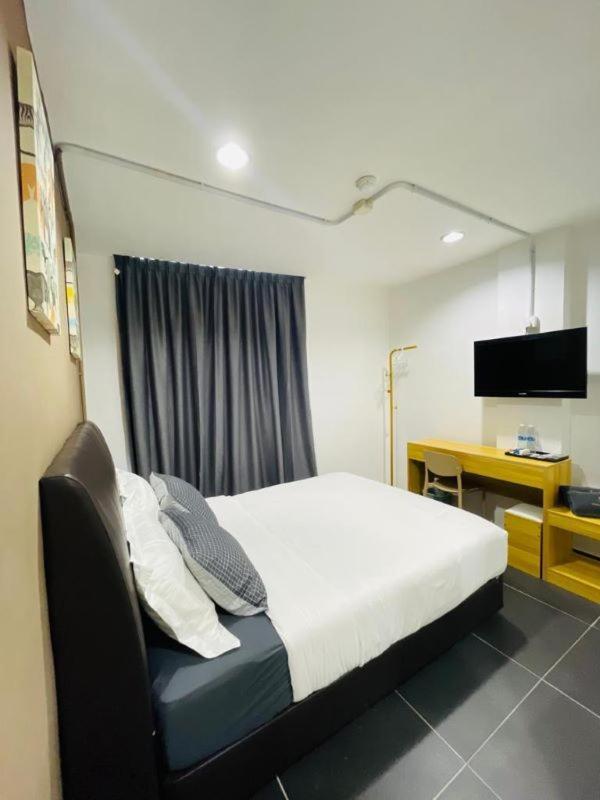 Halo Rooms Hotel Wakaf Bharu Exterior photo